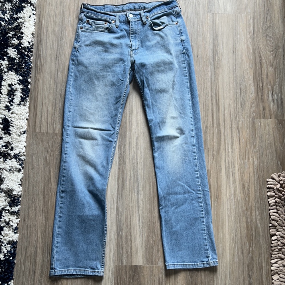 Levi’s jeans 514 size 32 x 34 EUC